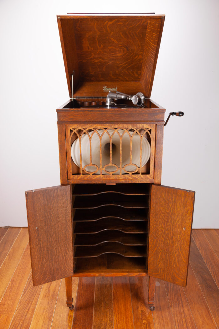 Brunswick 207 Phonograph, Brunswick Oak Phonograph, Brunswick Ultona Phonograph, Brunswick Phonograph with Volume Control, Brunswick Phonograph with Record Storage, Antique Brunswick Phonograph, Vintage Brunswick Phonograph, Edison-Style Phonograph, Victrola-Style Phonograph, Record Player, Gramophone, Phonograph