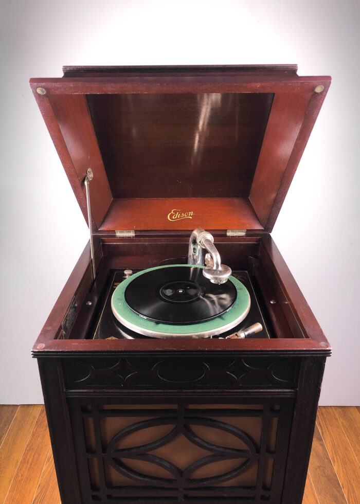 Maison Robert offers a wide selection of Edison Disc phonographs, beautifully restored and in like-new condition. Our phonographs are a unique and historic way to enjoy music, and they are sure to add a touch of elegance to any home.