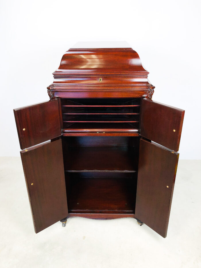 Victor Victrola VV-XVI by Maison Robert