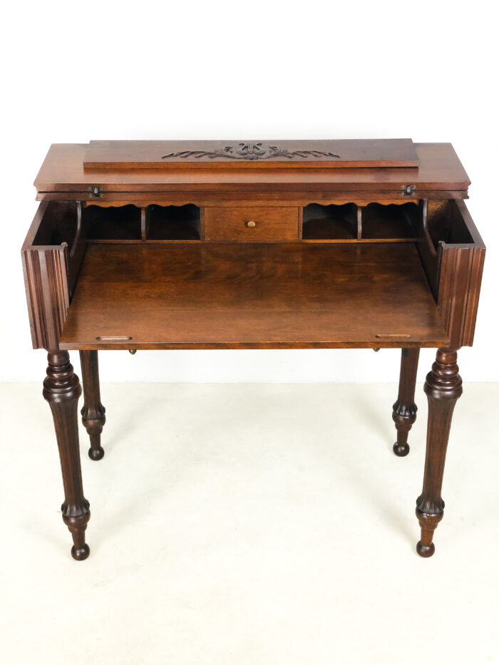 Sligh Furniture Co Spinet Desk Antiques Maison Robert