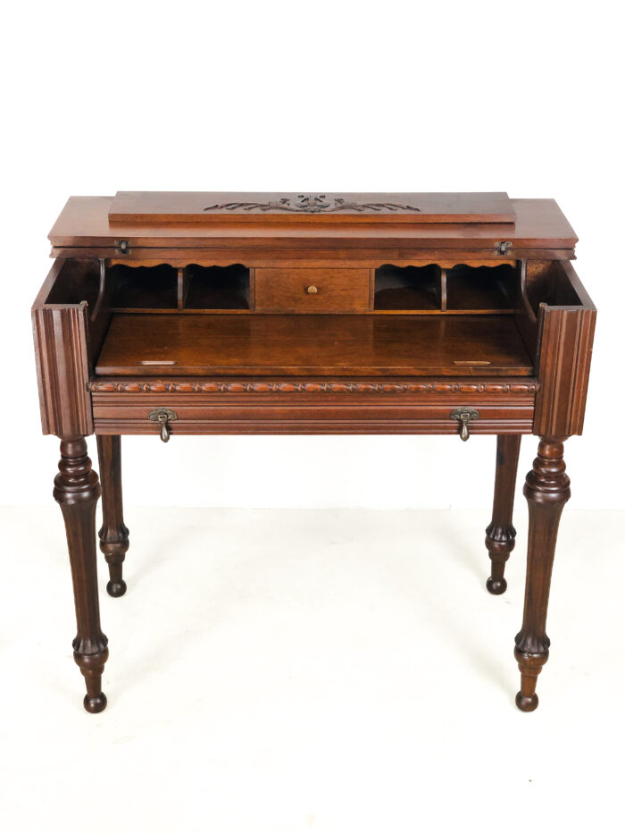 Sligh Furniture Co Spinet Desk Antiques Maison Robert